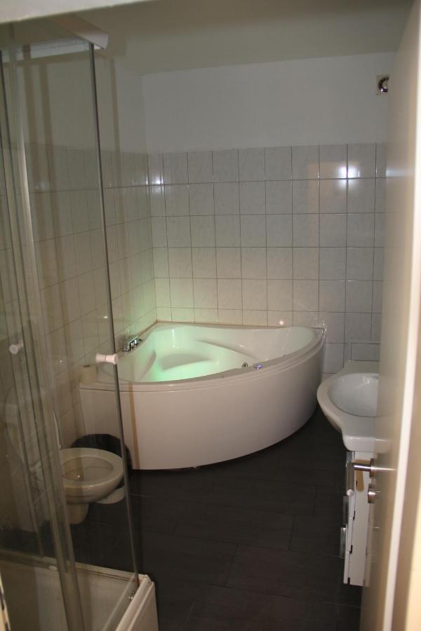 Stay2Night City Center Hostel Zurich Bagian luar foto