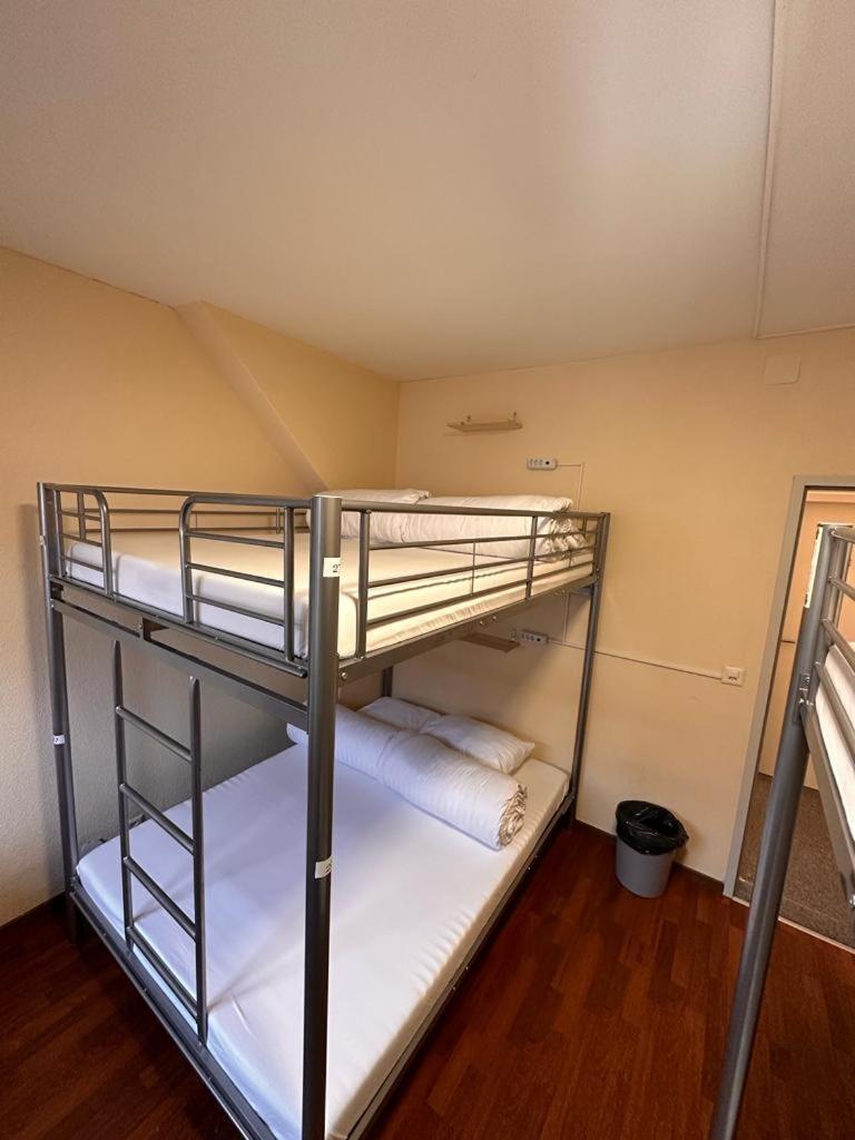 Stay2Night City Center Hostel Zurich Bagian luar foto